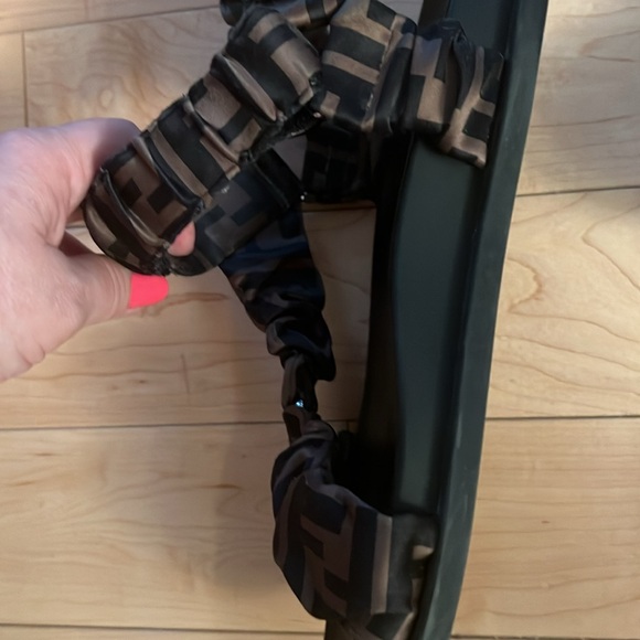 FENDI BUNDLE A Bag and Sandals Size 8.5 - Picture 6 of 9